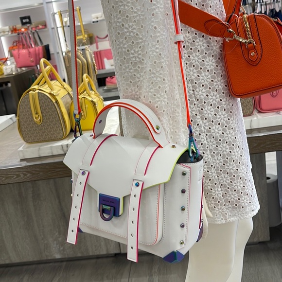 MICHAEL KORS
Manhattan Medium Contrast-Trim Leather Satchel
35H1TNCS8L
Optic Wht - Picture 16 of 16